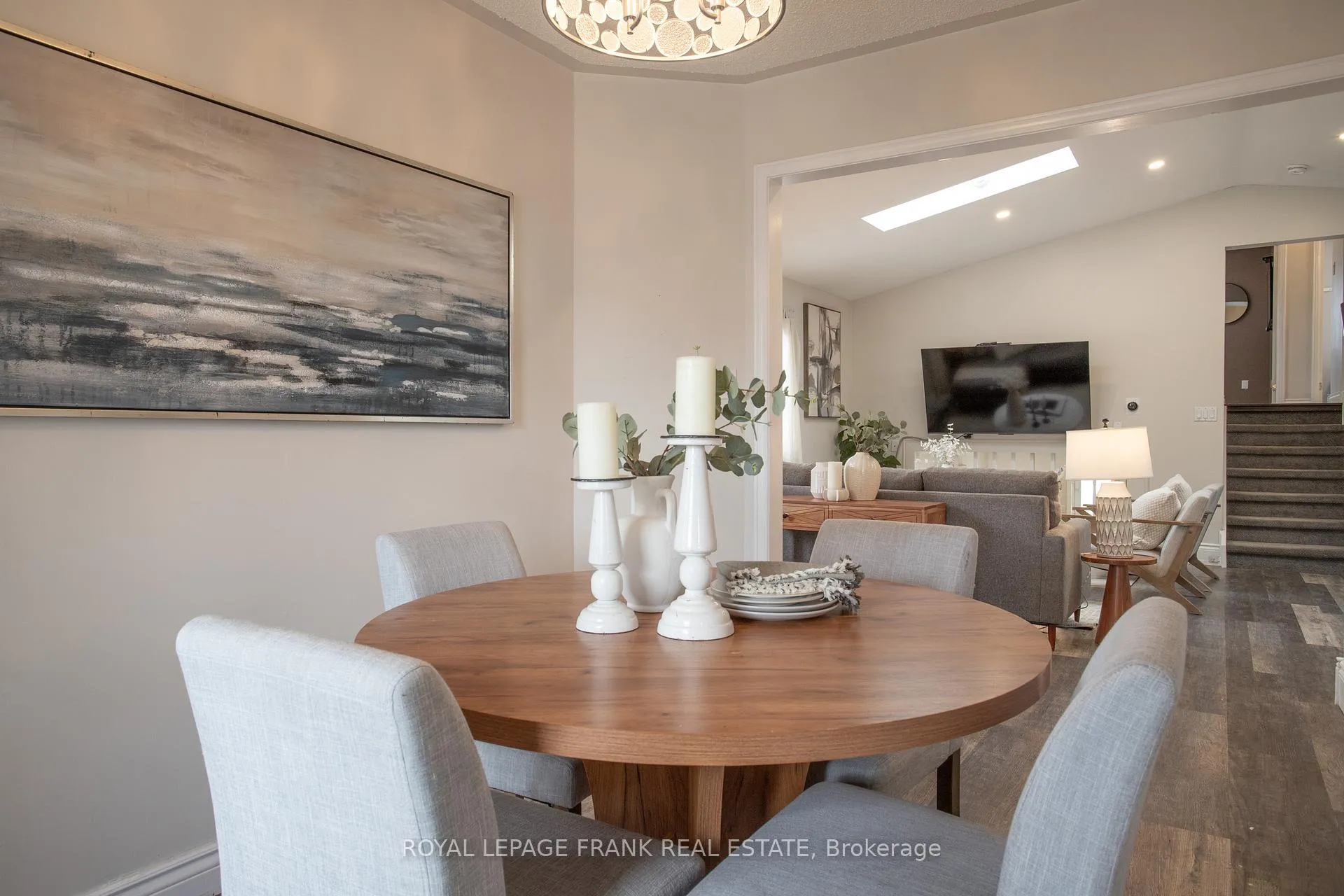 Photo 5 of 35 Dale Park Drive, Clarington, Courtice — HOMEH