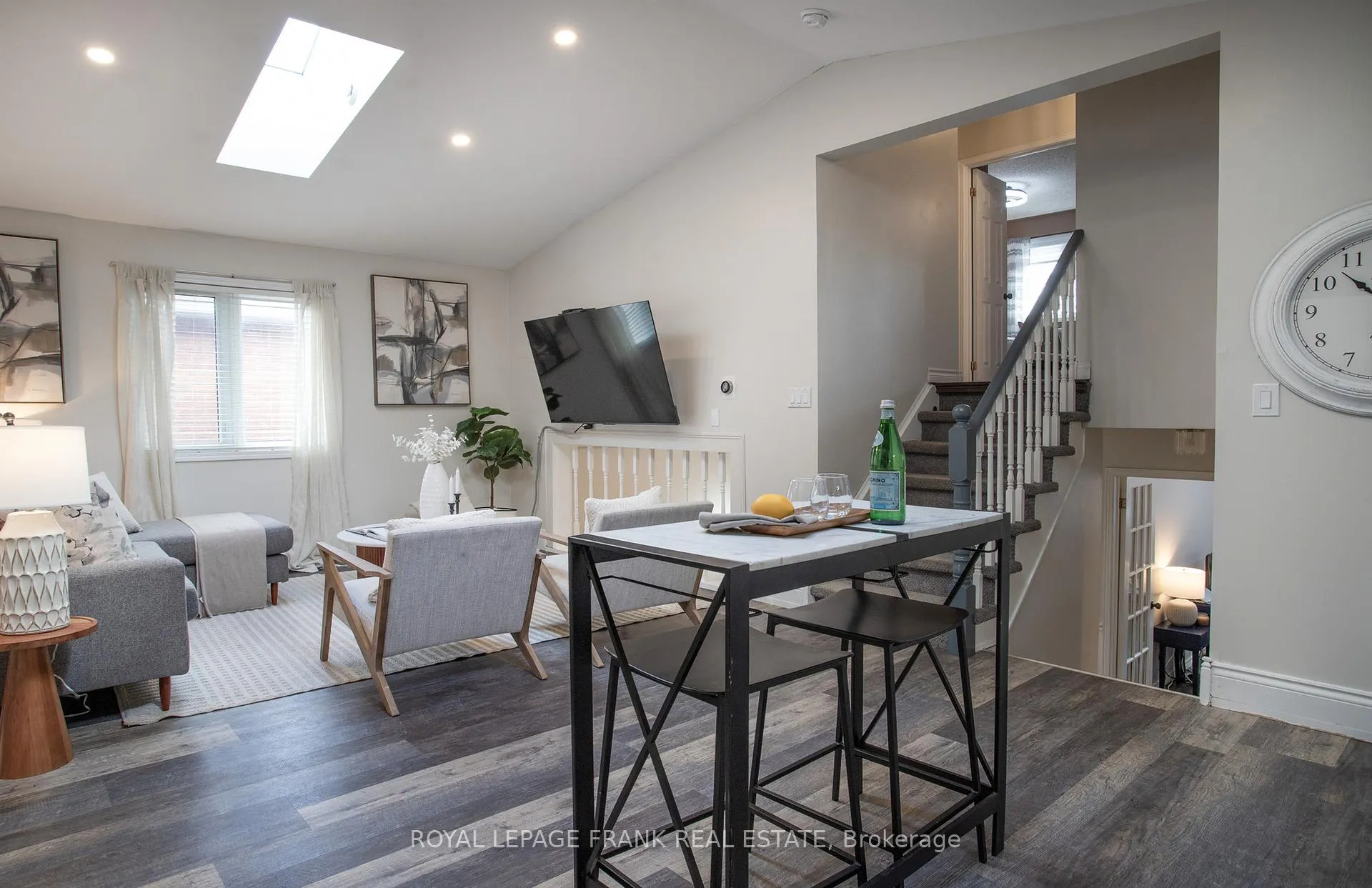 Photo 12 of 35 Dale Park Drive, Clarington, Courtice — HOMEH