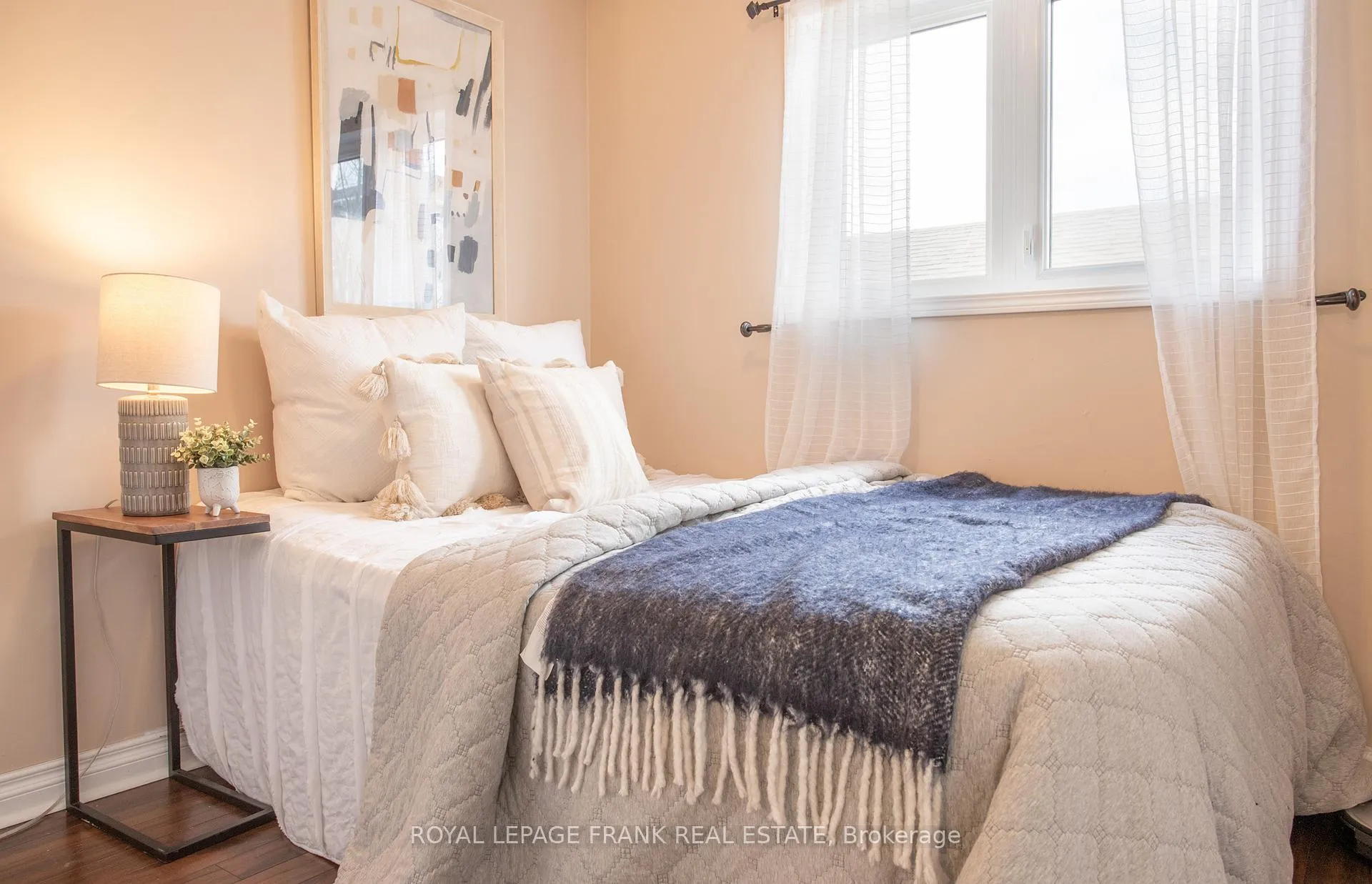 Photo 19 of 35 Dale Park Drive, Clarington, Courtice — HOMEH