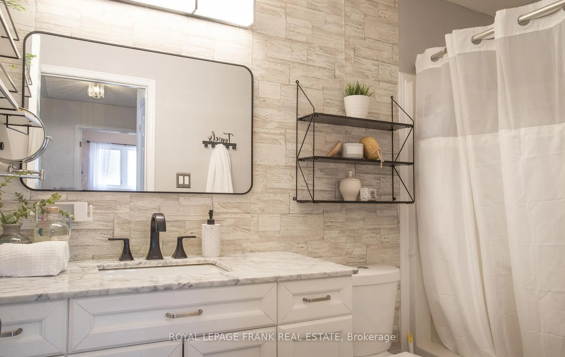Photo 20 of 35 Dale Park Drive, Clarington, Courtice — HOMEH