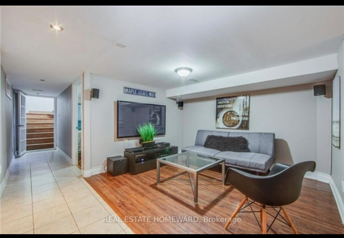 Photo 2 of Unit Lower, 174 Coxwell Avenue, Toronto, Greenwood-Coxwell — HOMEH