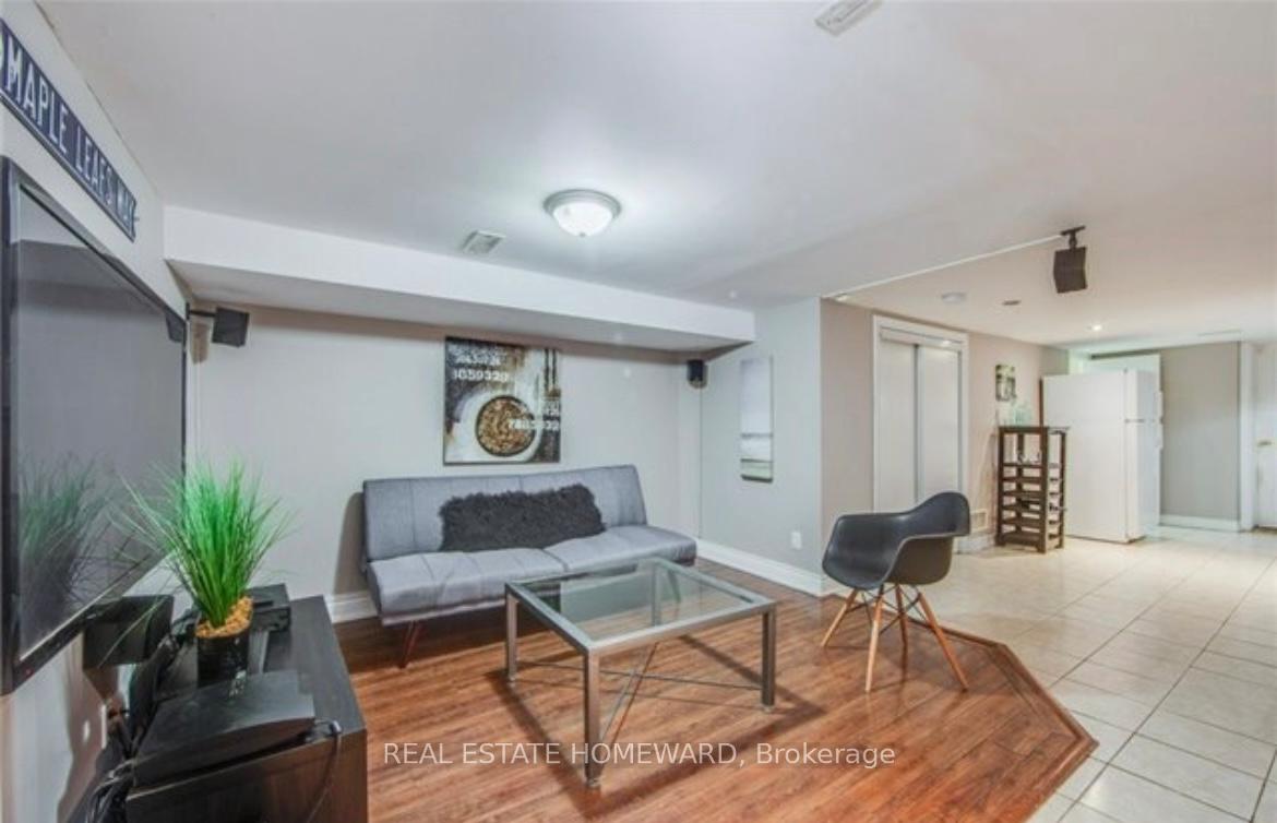 Photo 3 of Unit Lower, 174 Coxwell Avenue, Toronto, Greenwood-Coxwell — HOMEH