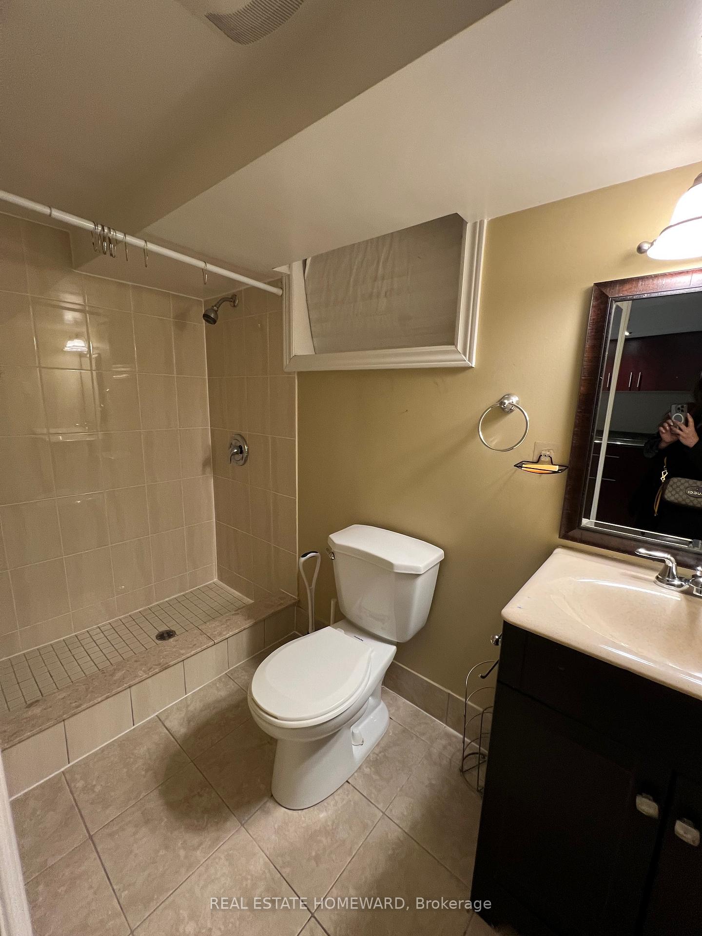 Photo 6 of Unit Lower, 174 Coxwell Avenue, Toronto, Greenwood-Coxwell — HOMEH