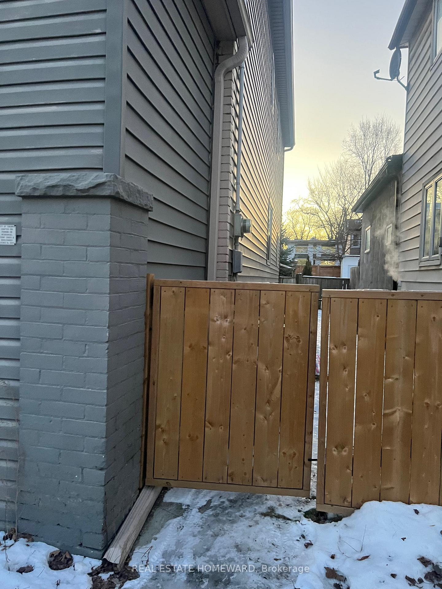 Photo 7 of Unit Lower, 174 Coxwell Avenue, Toronto, Greenwood-Coxwell — HOMEH