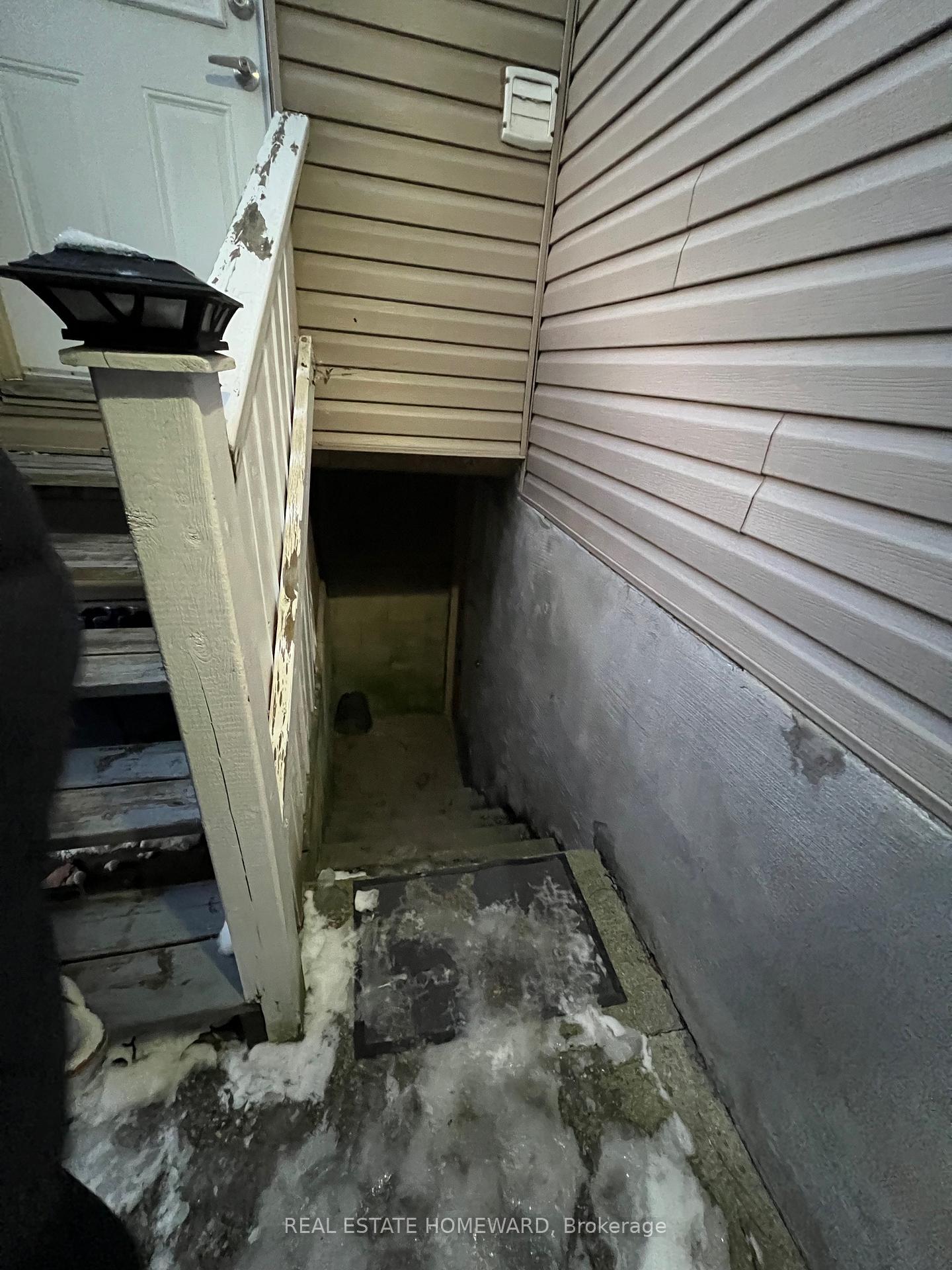 Photo 8 of Unit Lower, 174 Coxwell Avenue, Toronto, Greenwood-Coxwell — HOMEH