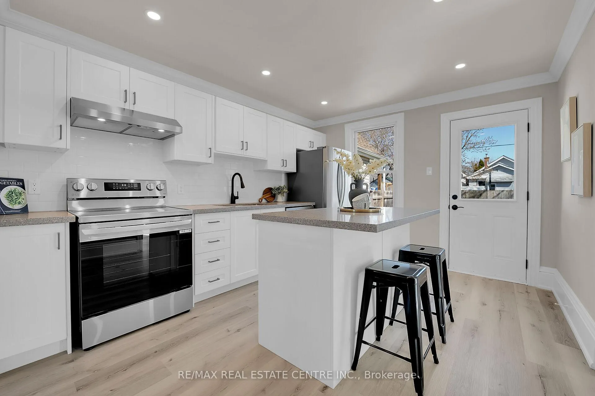 Photo 2 of 70 Robins Avenue, Hamilton, Crown Point — HOMEH
