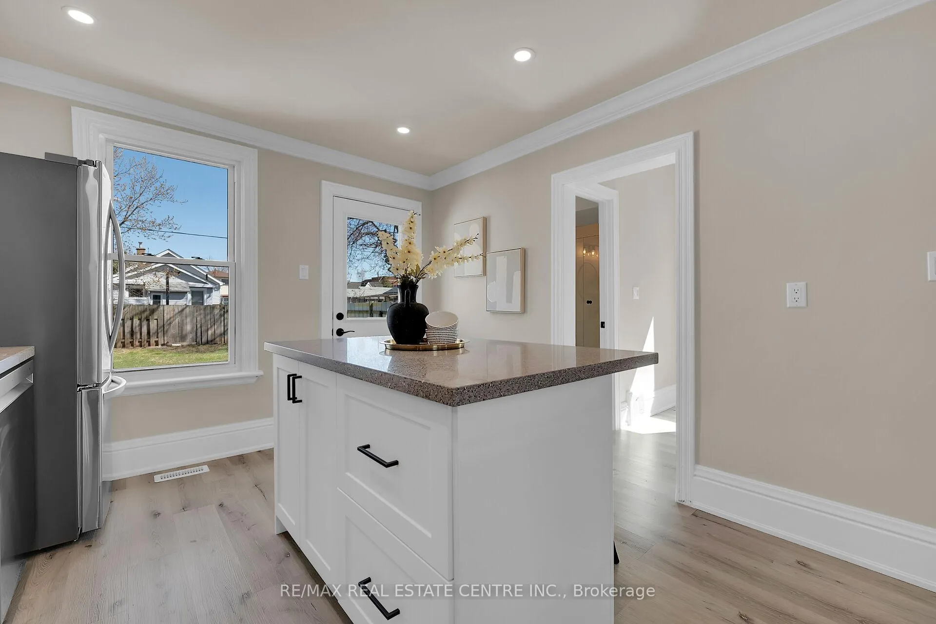 Photo 5 of 70 Robins Avenue, Hamilton, Crown Point — HOMEH