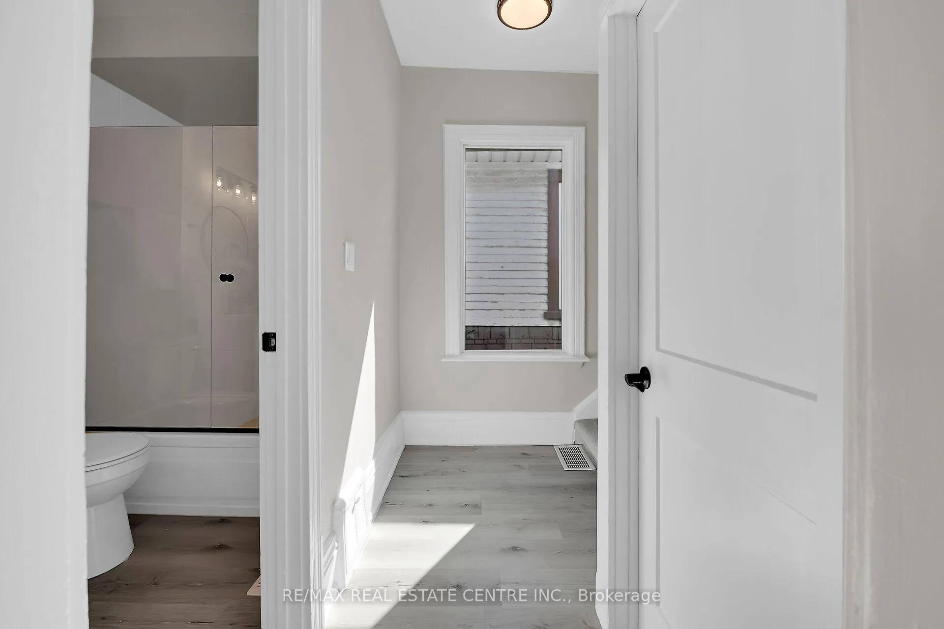 Photo 13 of 70 Robins Avenue, Hamilton, Crown Point — HOMEH