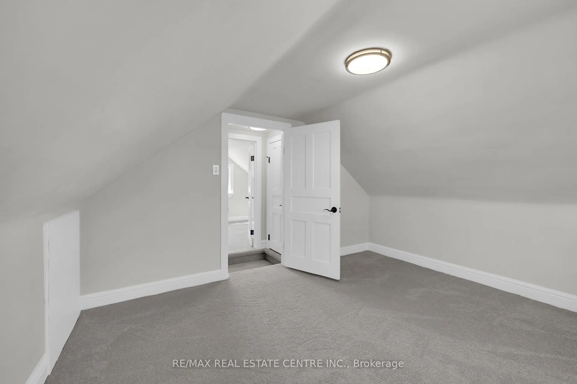 Photo 17 of 70 Robins Avenue, Hamilton, Crown Point — HOMEH