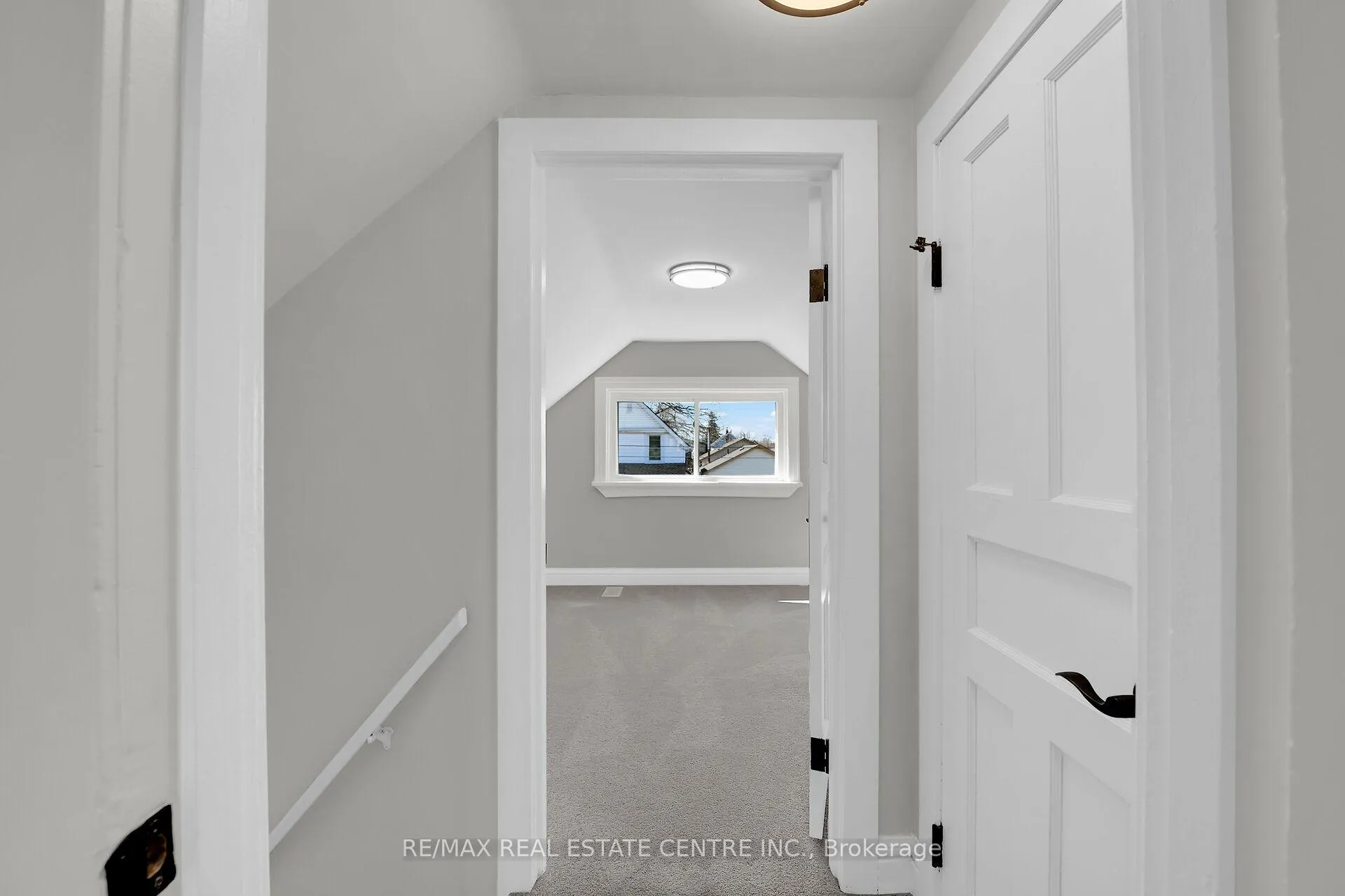 Photo 18 of 70 Robins Avenue, Hamilton, Crown Point — HOMEH