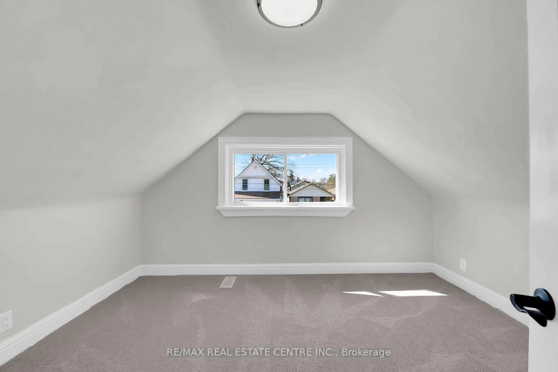Photo 19 of 70 Robins Avenue, Hamilton, Crown Point — HOMEH