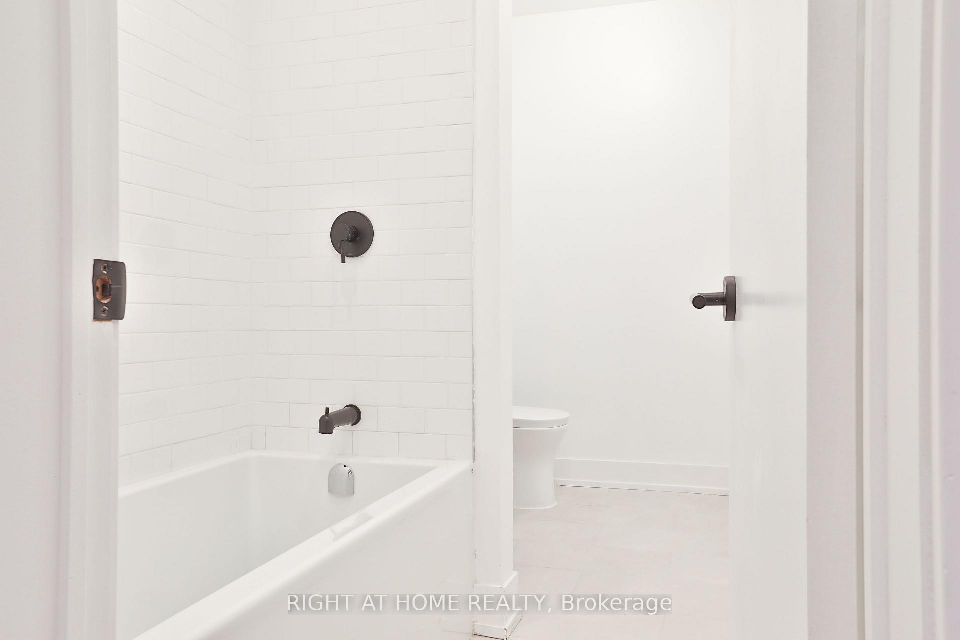 Photo 3 of Unit 2F, 556 College Street, Toronto, Palmerston-Little Italy — HOMEH