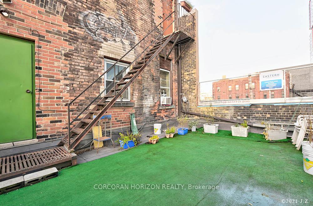 Front of Unit 3, 383 Queen Street W
