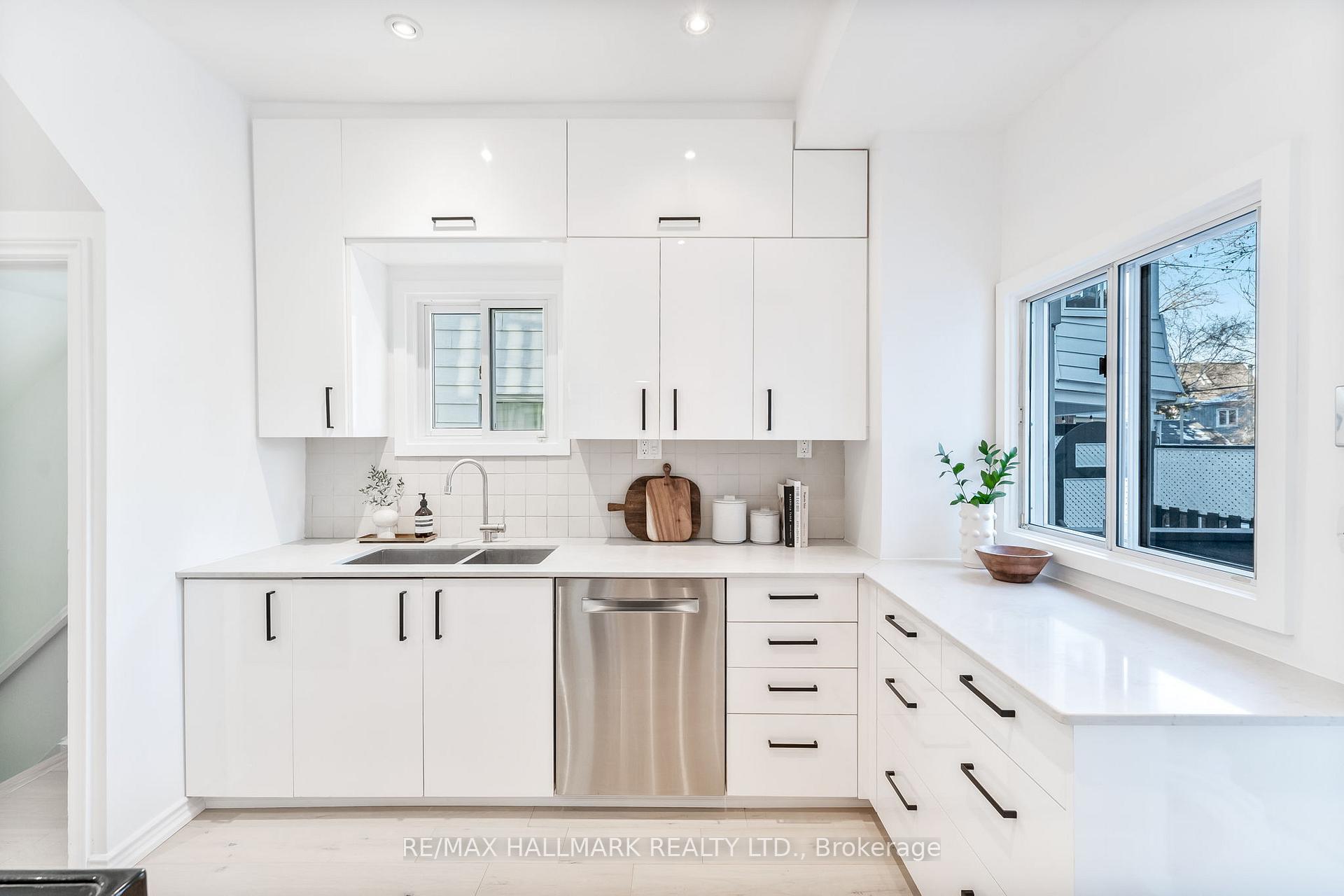 Photo 10 of 963 Logan Avenue, Toronto, Playter Estates-Danforth — HOMEH