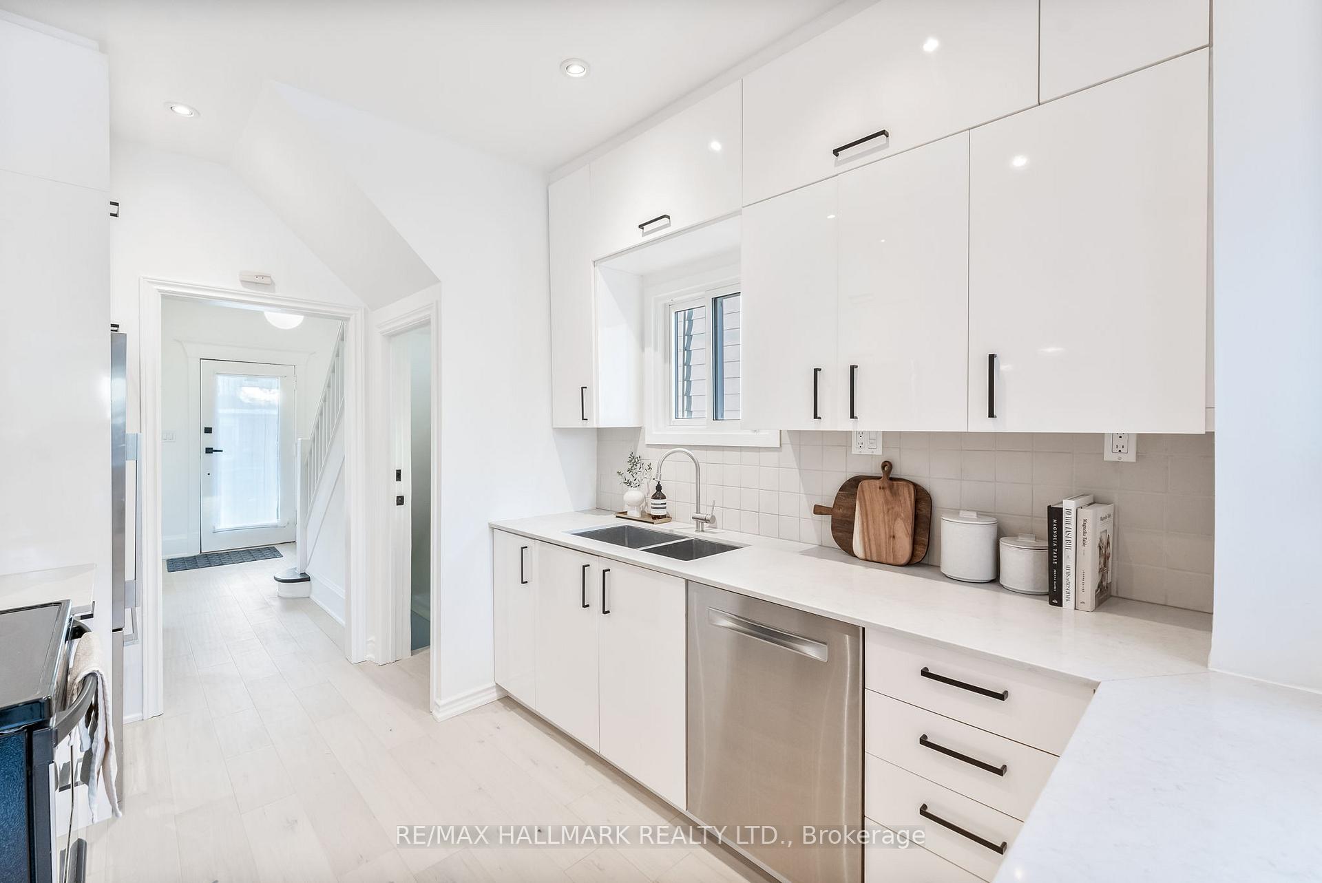 Photo 11 of 963 Logan Avenue, Toronto, Playter Estates-Danforth — HOMEH