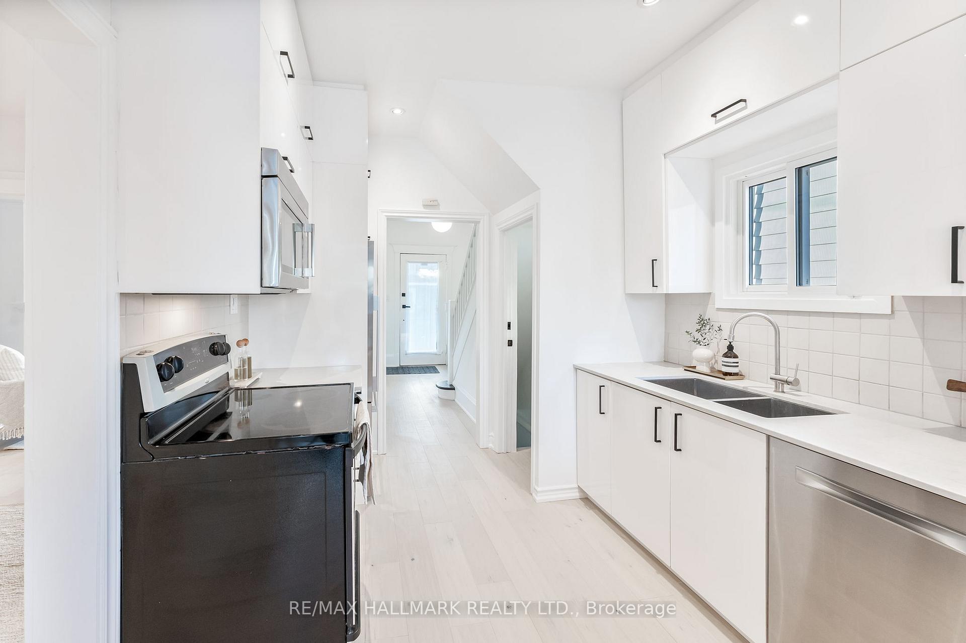 Photo 12 of 963 Logan Avenue, Toronto, Playter Estates-Danforth — HOMEH