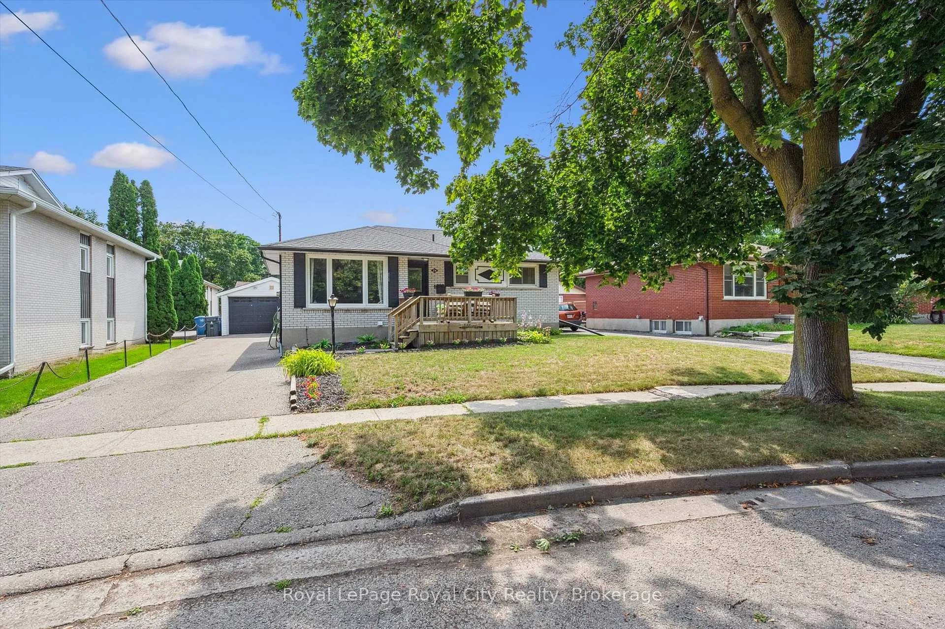 Photo 3 of 24 Julia Drive, Guelph, Junction/Onward Willow — HOMEH
