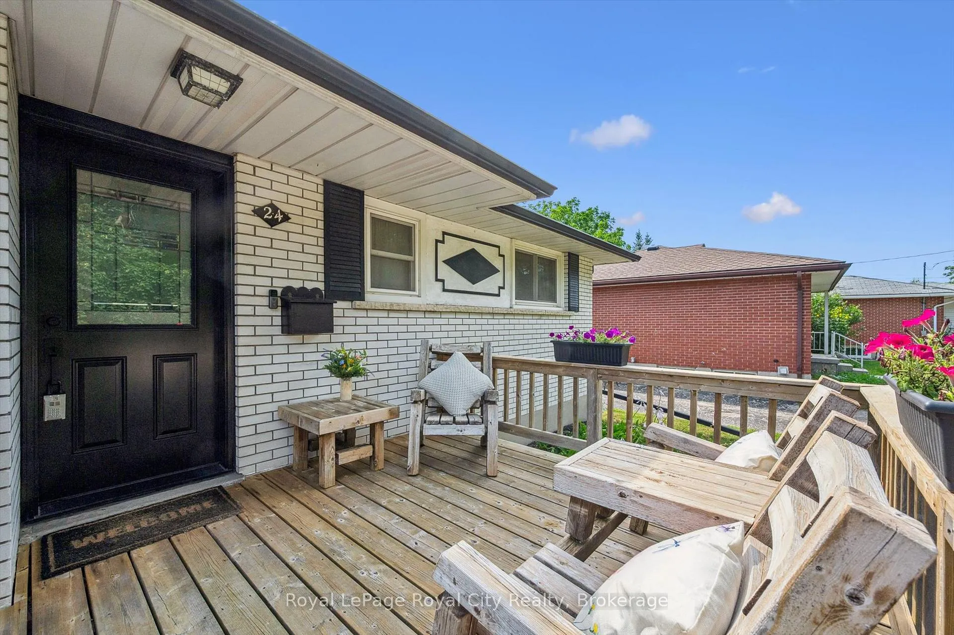 Photo 5 of 24 Julia Drive, Guelph, Junction/Onward Willow — HOMEH