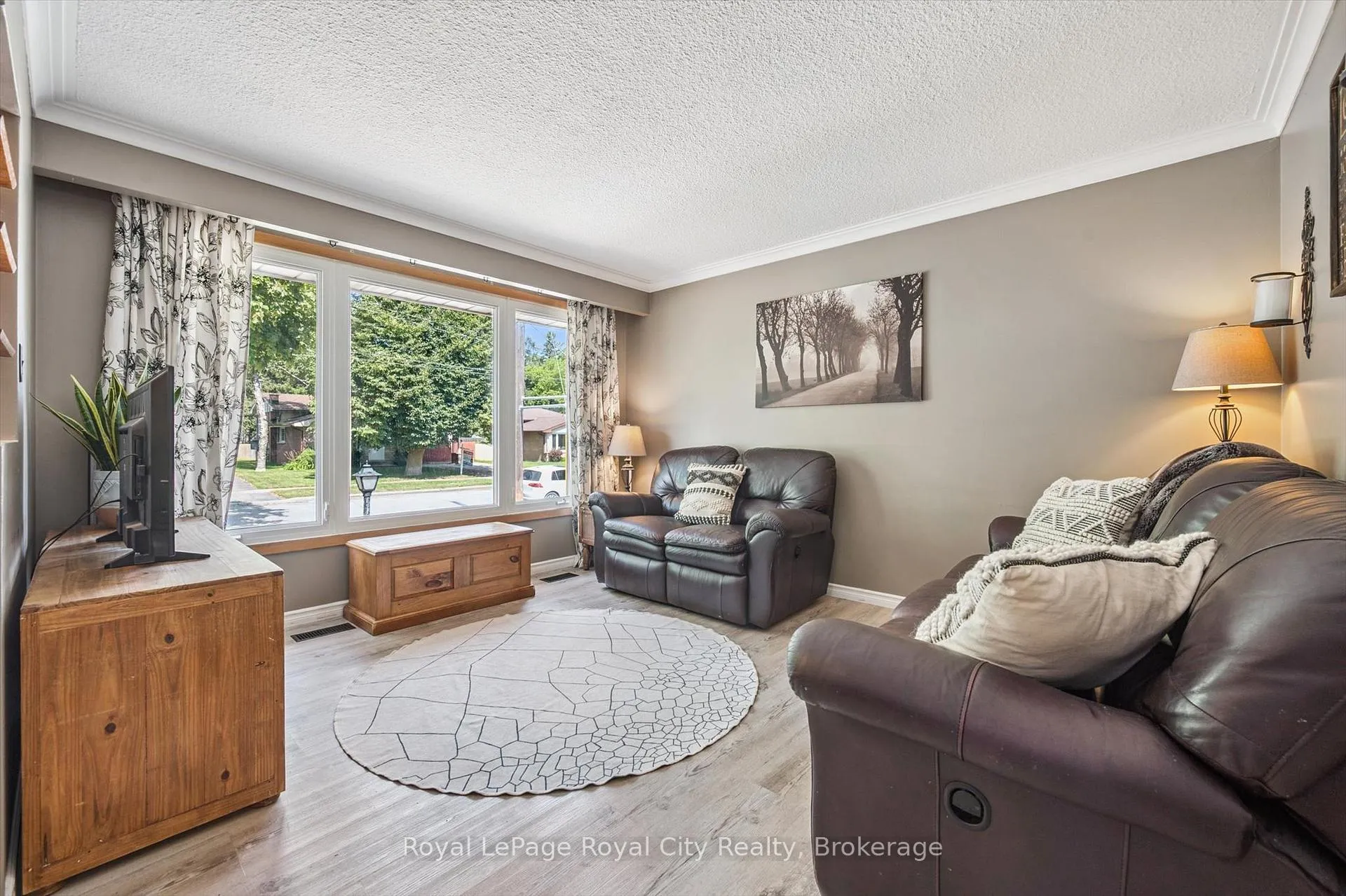 Photo 8 of 24 Julia Drive, Guelph, Junction/Onward Willow — HOMEH