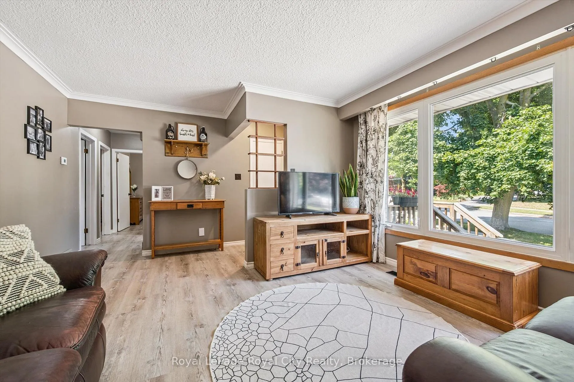 Photo 9 of 24 Julia Drive, Guelph, Junction/Onward Willow — HOMEH