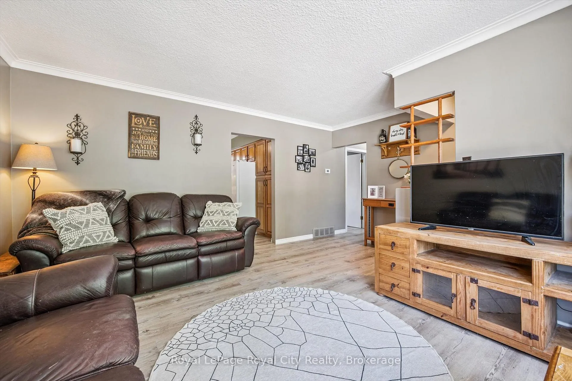 Photo 10 of 24 Julia Drive, Guelph, Junction/Onward Willow — HOMEH