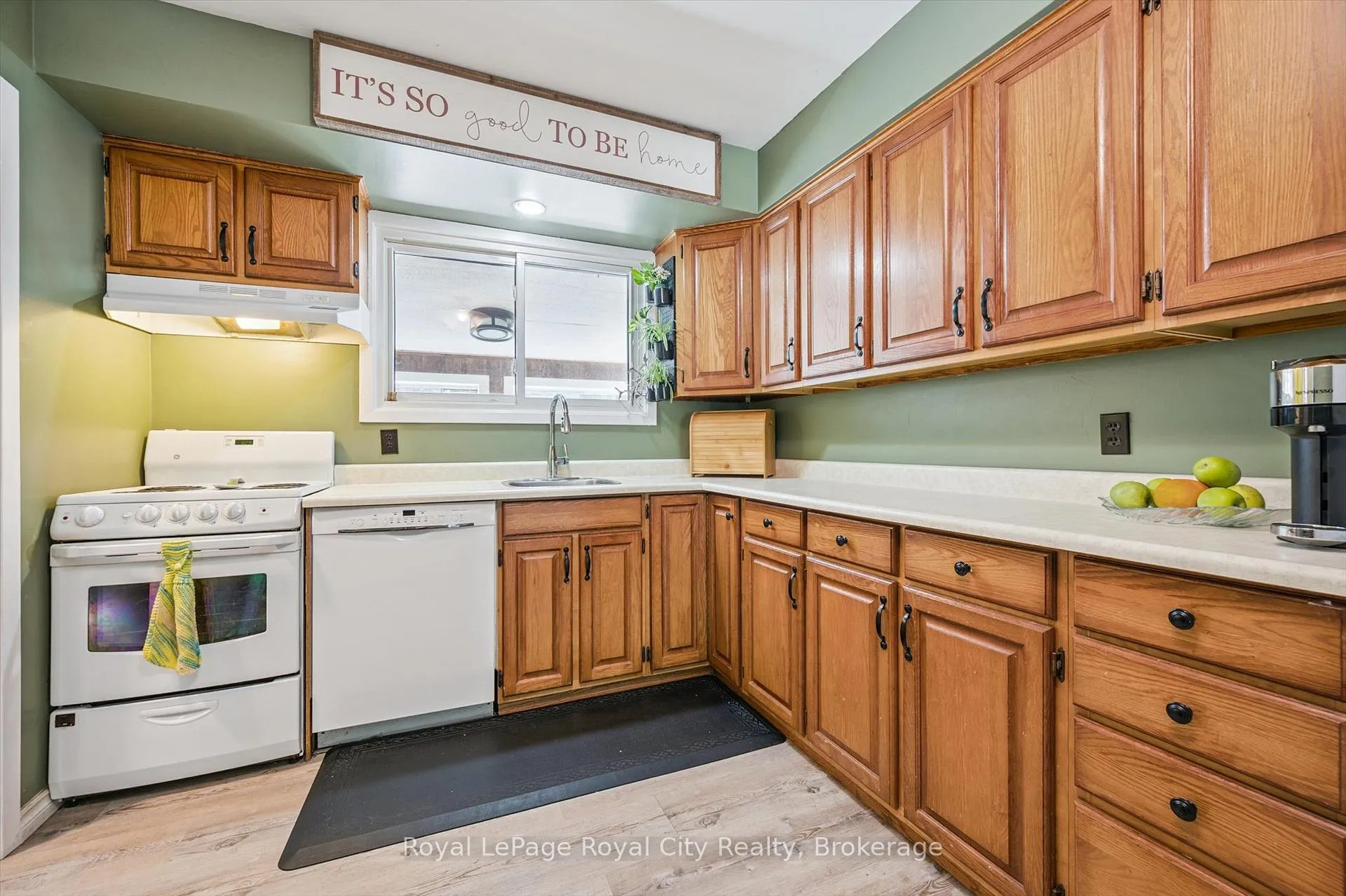 Photo 13 of 24 Julia Drive, Guelph, Junction/Onward Willow — HOMEH