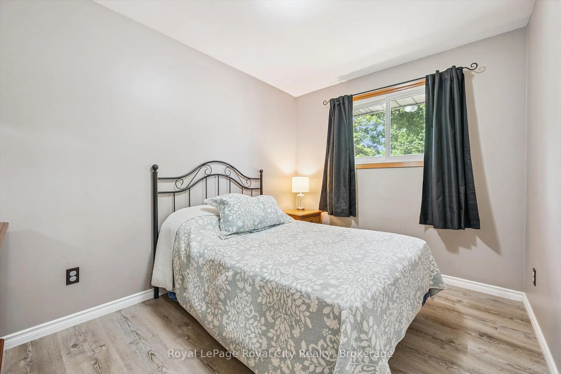 Photo 18 of 24 Julia Drive, Guelph, Junction/Onward Willow — HOMEH