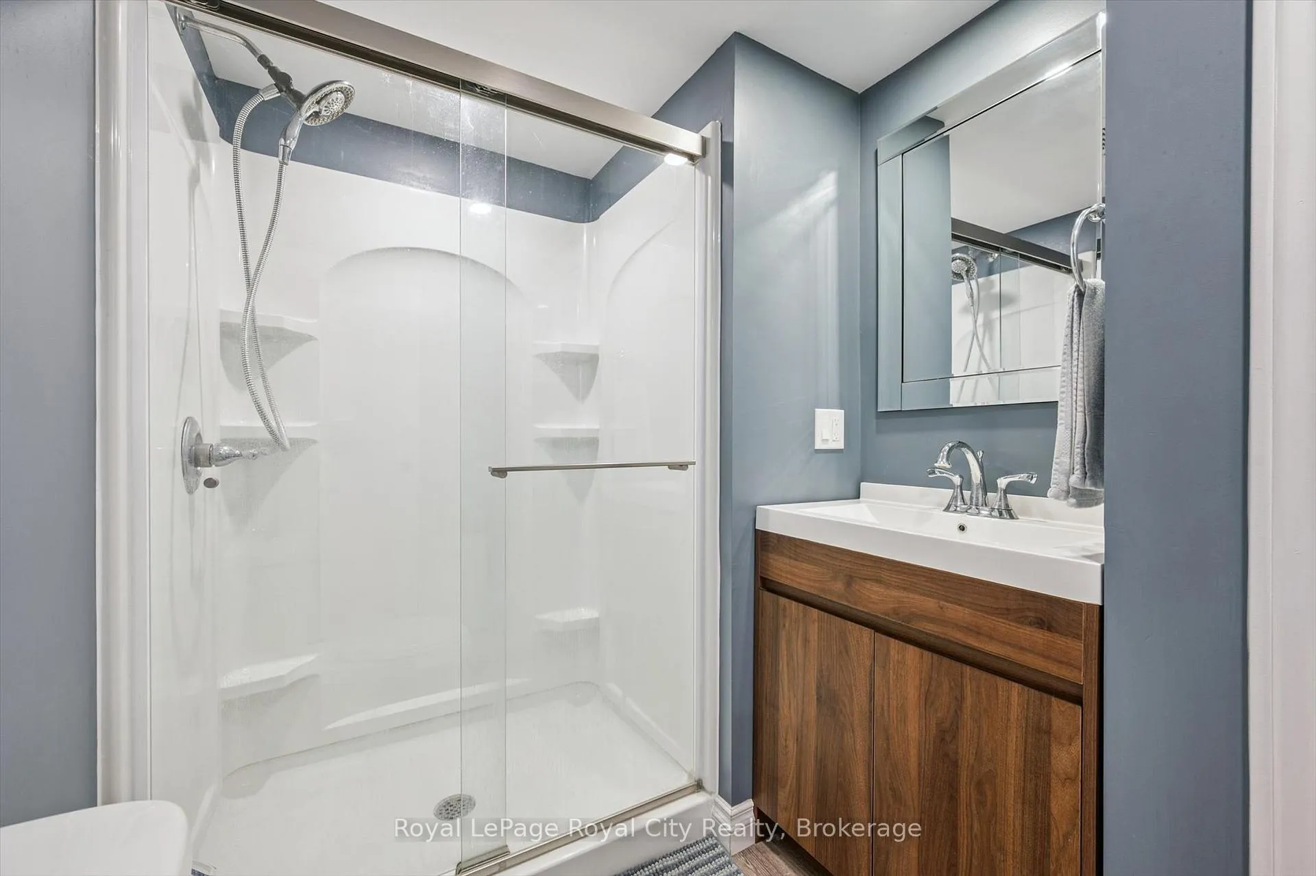Photo 32 of 24 Julia Drive, Guelph, Junction/Onward Willow — HOMEH