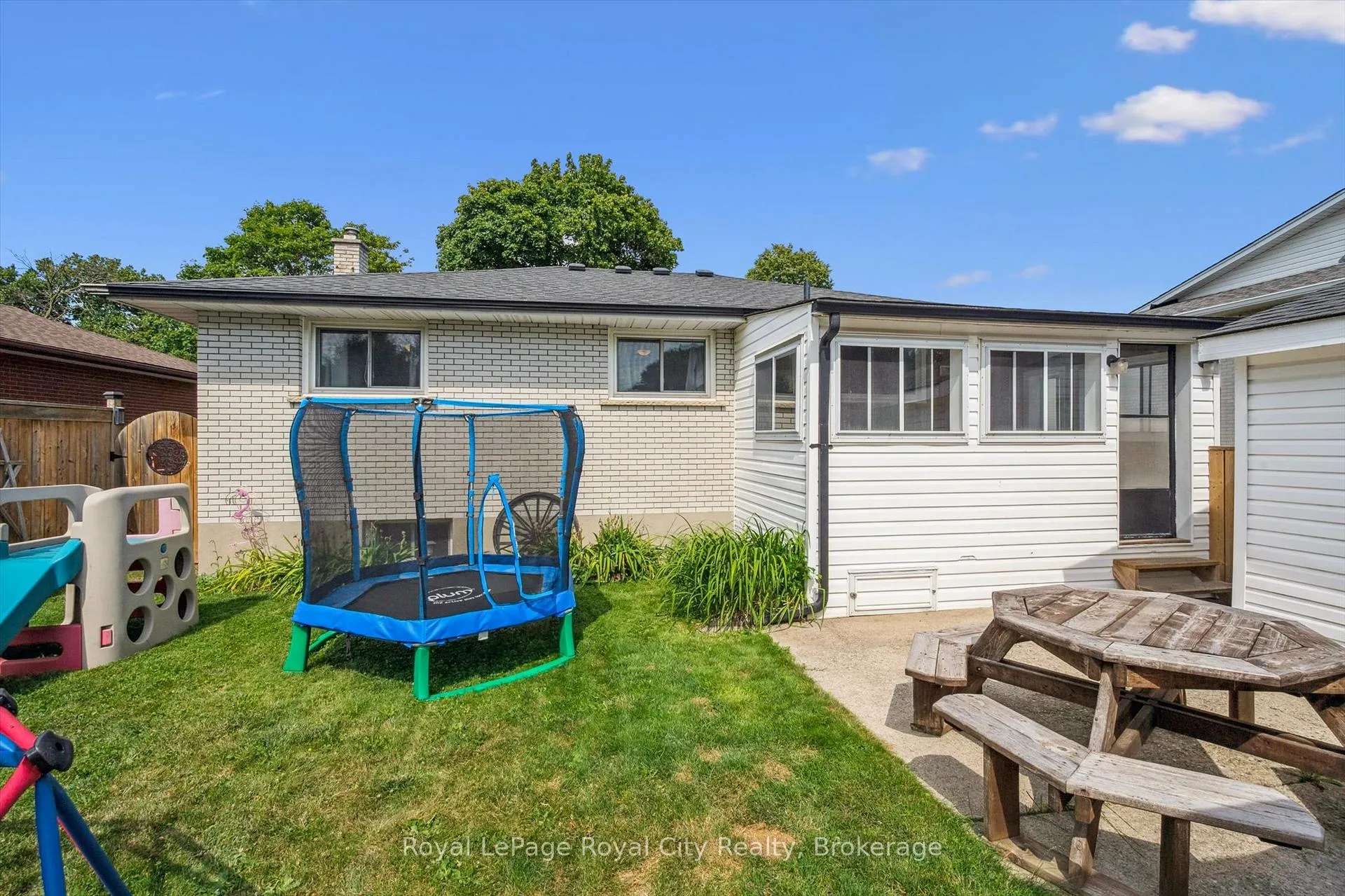 Photo 37 of 24 Julia Drive, Guelph, Junction/Onward Willow — HOMEH