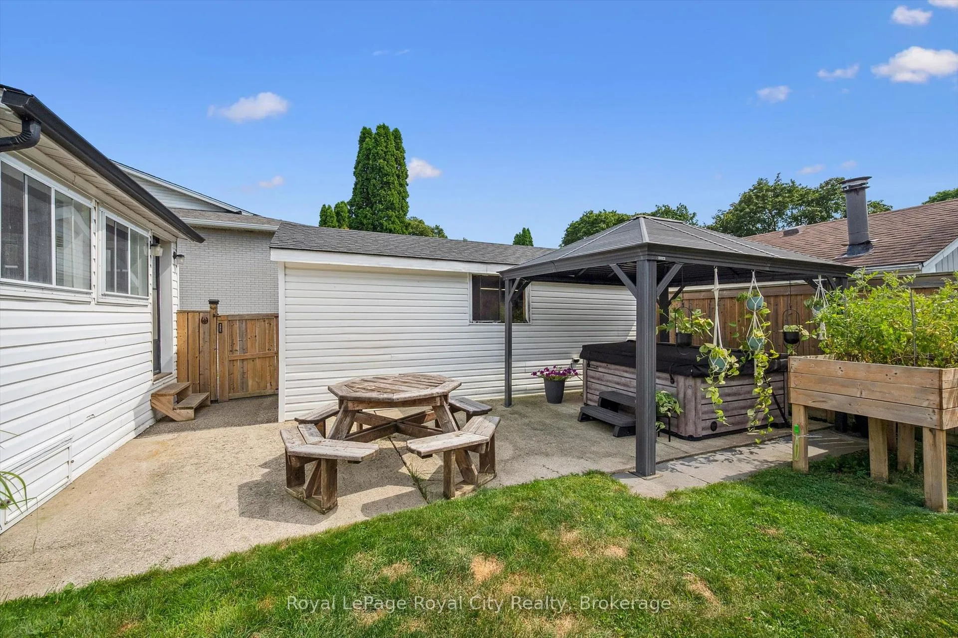 Photo 38 of 24 Julia Drive, Guelph, Junction/Onward Willow — HOMEH