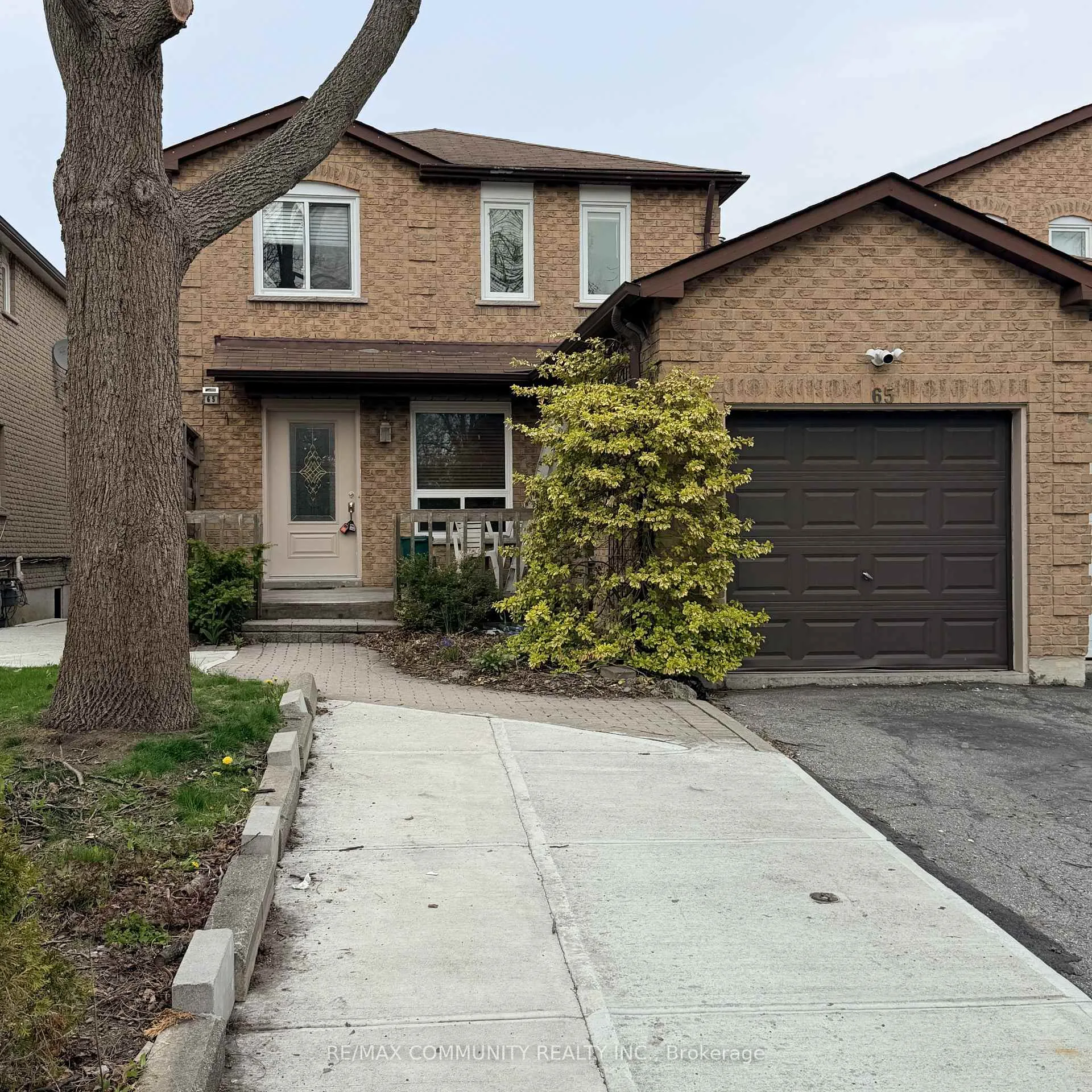 Front of Unit Main, 65 Hewitt Crescent