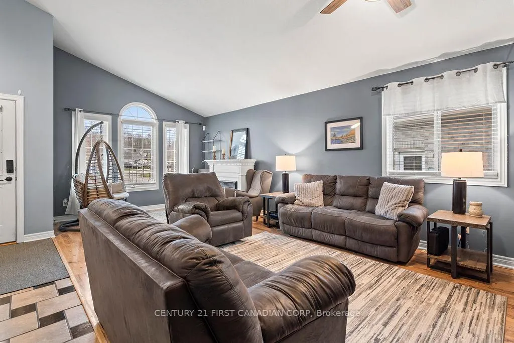 Photo 8 of 17 Cottonwood Drive, St. Thomas — HOMEH