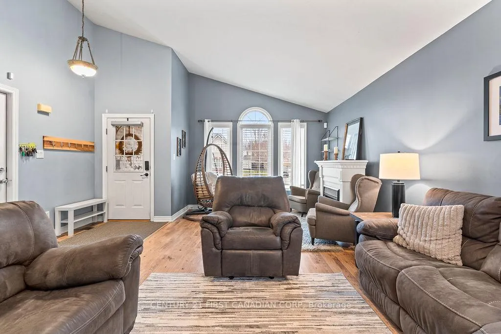 Photo 9 of 17 Cottonwood Drive, St. Thomas — HOMEH