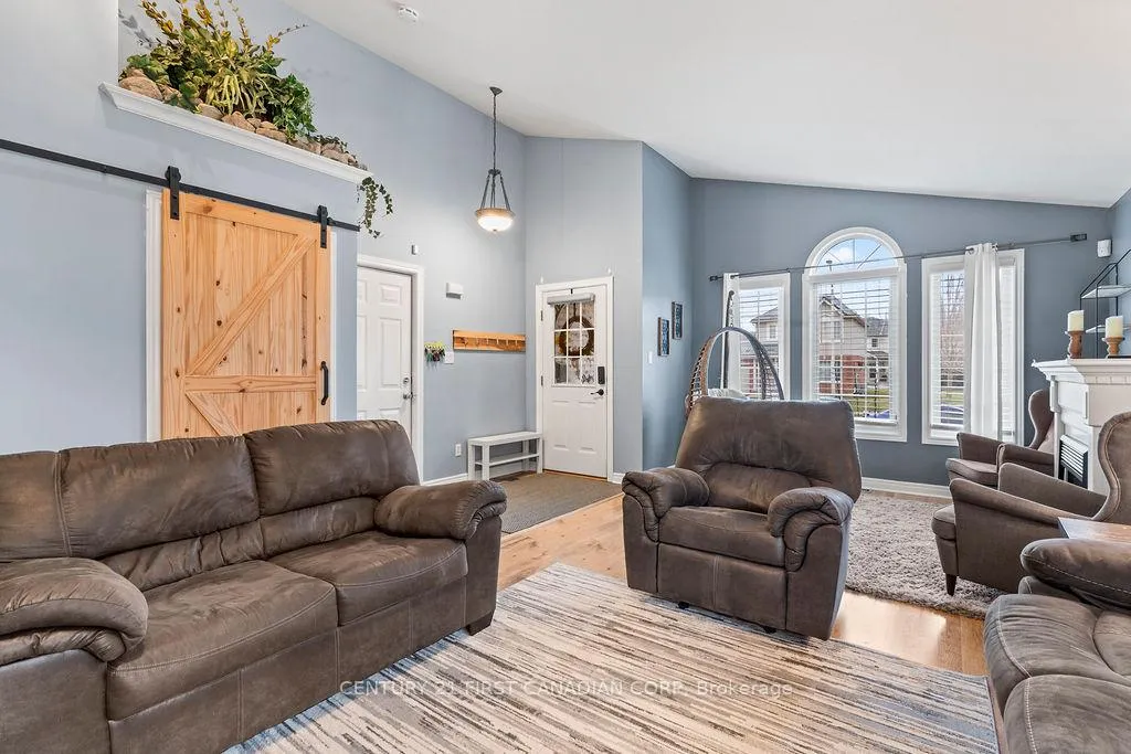 Photo 10 of 17 Cottonwood Drive, St. Thomas — HOMEH