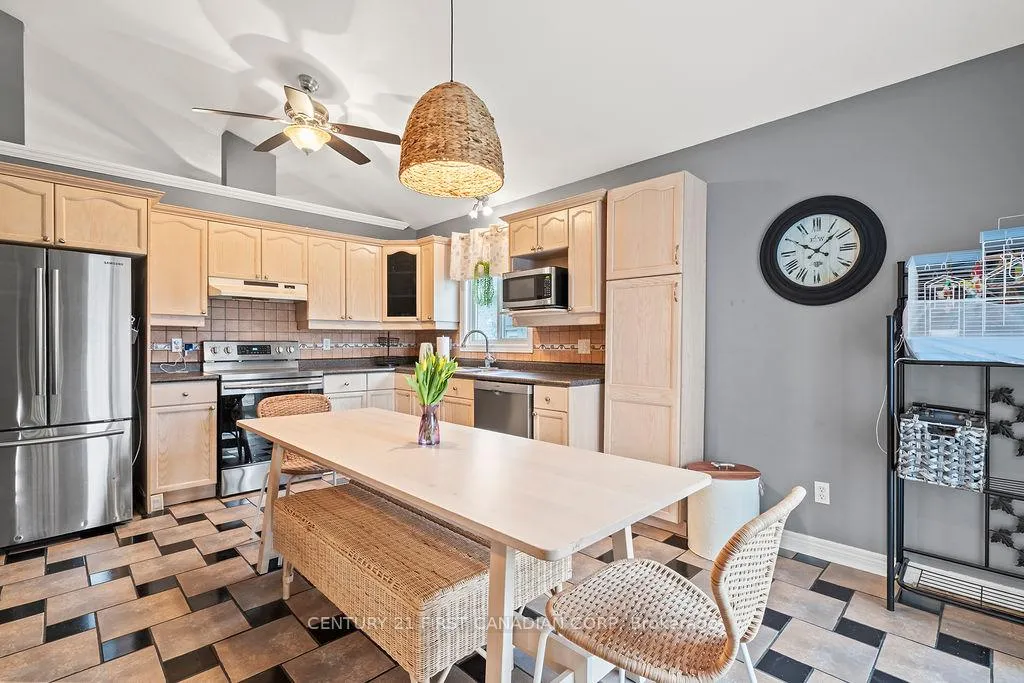 Photo 11 of 17 Cottonwood Drive, St. Thomas — HOMEH
