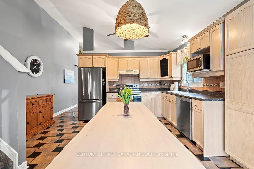 Photo 12 of 17 Cottonwood Drive, St. Thomas — HOMEH