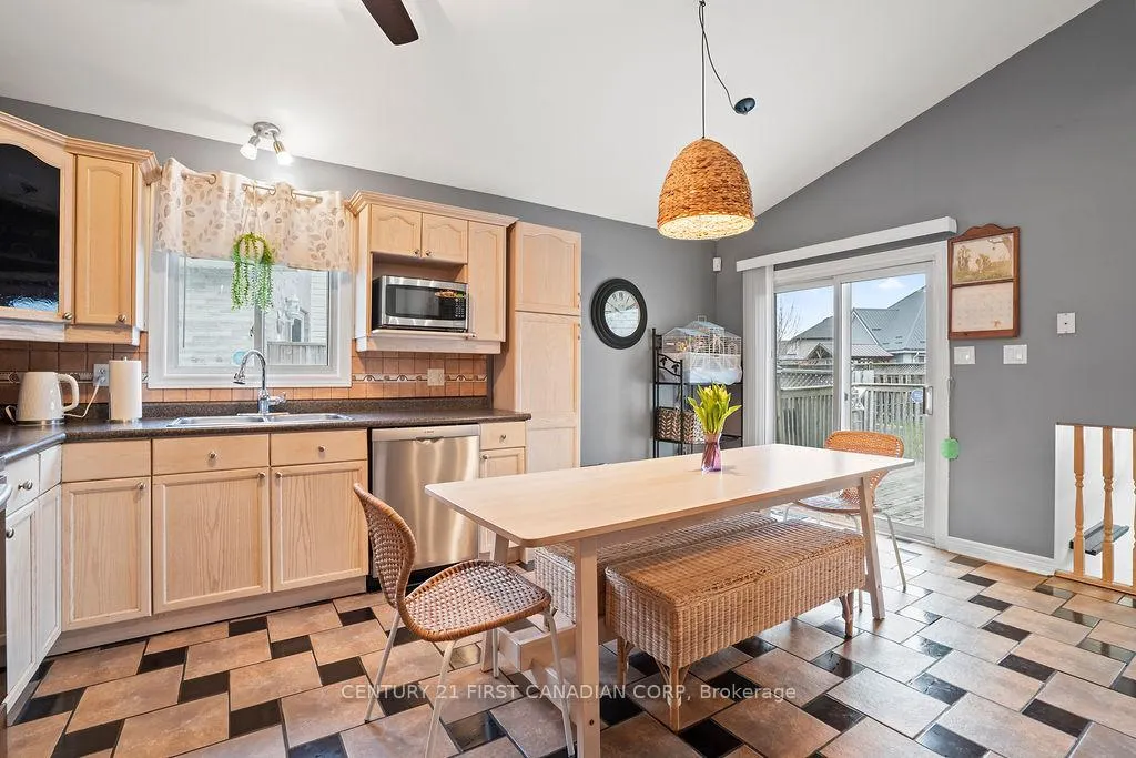Photo 15 of 17 Cottonwood Drive, St. Thomas — HOMEH
