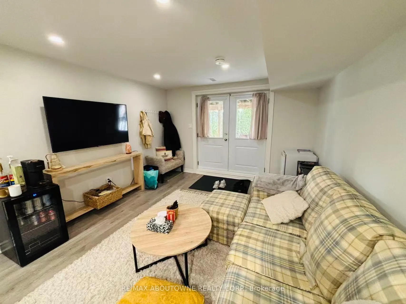 Photo 2 of Unit Basement, 84 Doyle Drive, Guelph, Clairfields/Hanlon Business Park — HOMEH