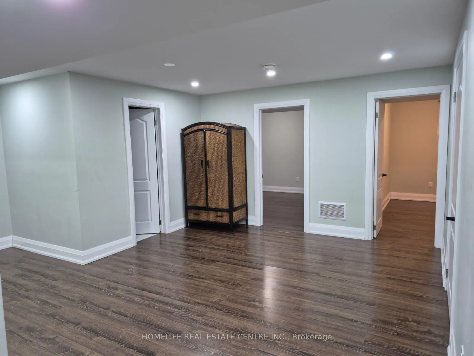 Photo 4 of 12 Junetown Circle, Brampton, Credit Valley — HOMEH
