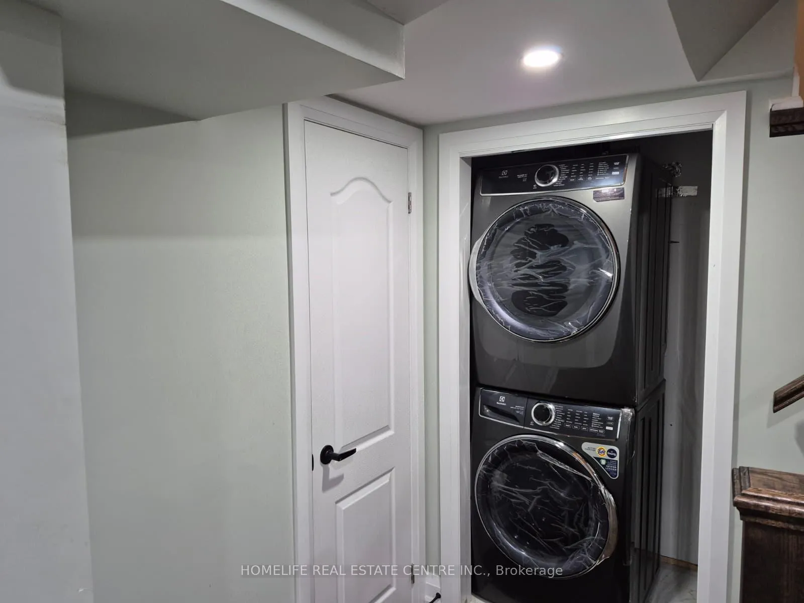 Photo 7 of 12 Junetown Circle, Brampton, Credit Valley — HOMEH