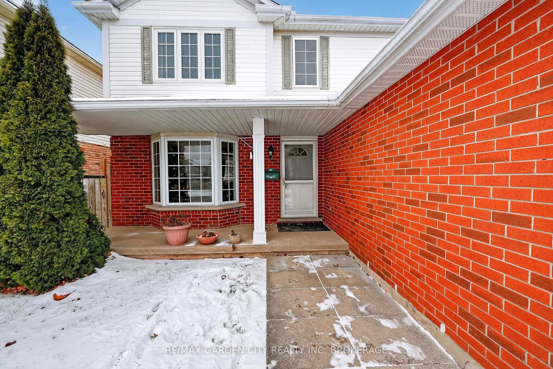 Photo 4 of 218 Confederation Avenue, Thorold, Confederation Heights — HOMEH