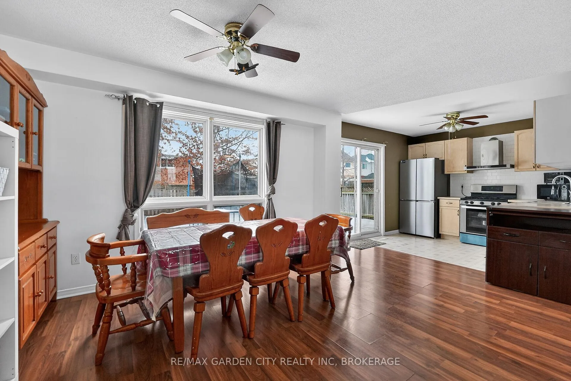 Photo 10 of 218 Confederation Avenue, Thorold, Confederation Heights — HOMEH