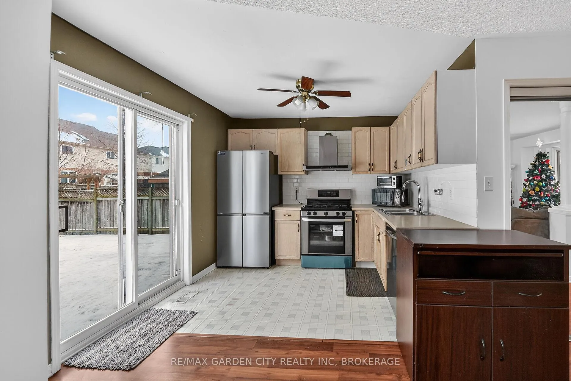 Photo 11 of 218 Confederation Avenue, Thorold, Confederation Heights — HOMEH