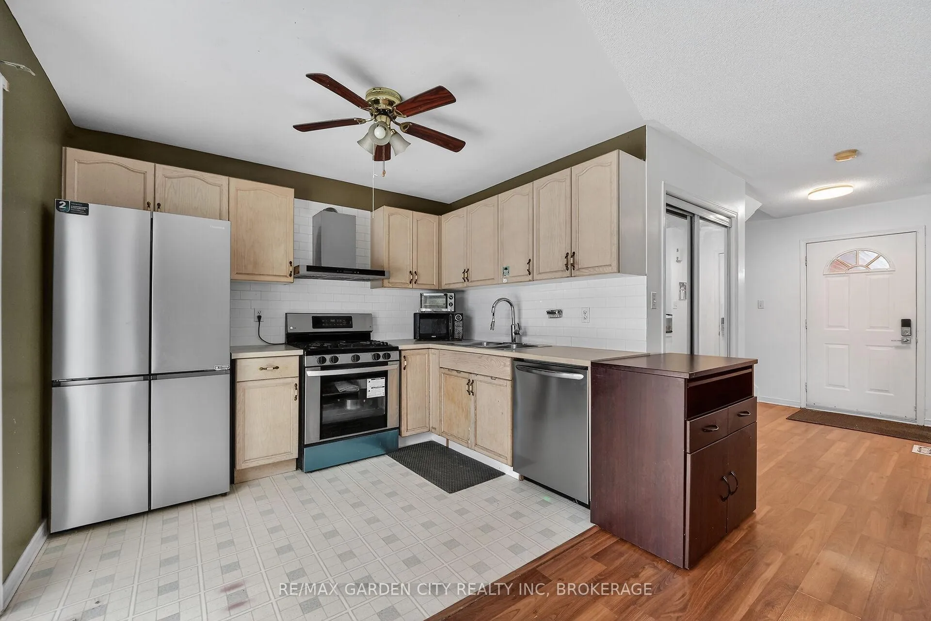Photo 12 of 218 Confederation Avenue, Thorold, Confederation Heights — HOMEH