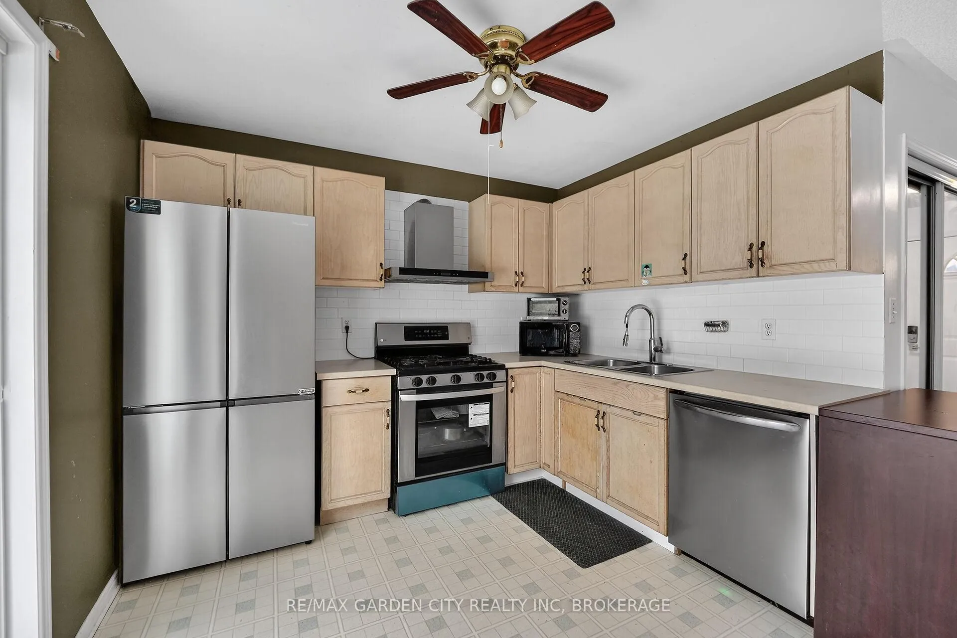 Photo 13 of 218 Confederation Avenue, Thorold, Confederation Heights — HOMEH