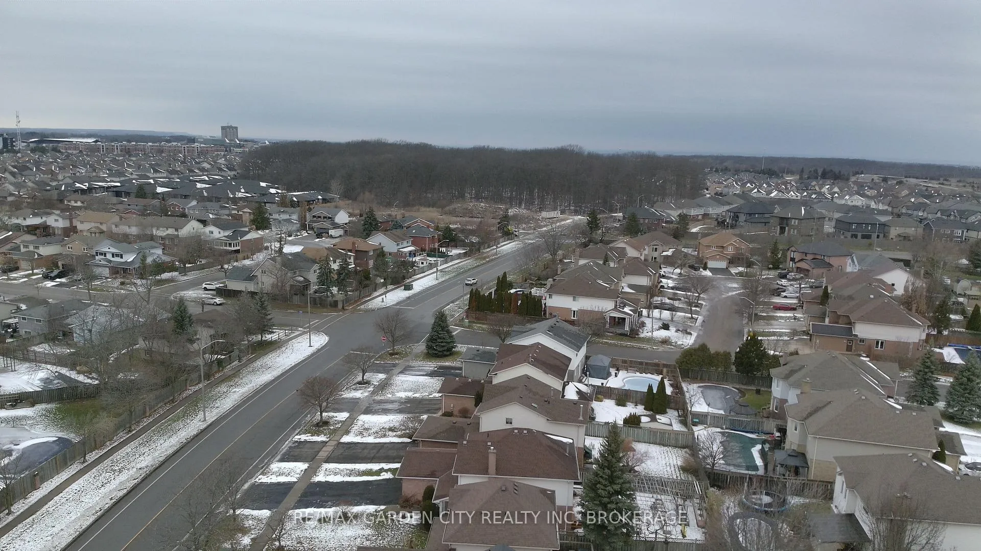 Photo 39 of 218 Confederation Avenue, Thorold, Confederation Heights — HOMEH