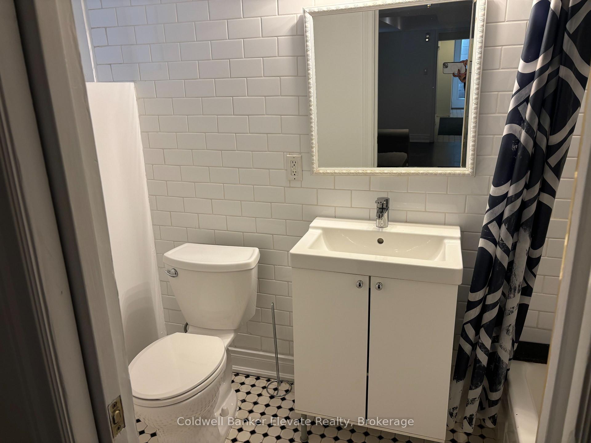 Photo 3 of Unit 4, 136 Argyle Street, Toronto, Trinity-Bellwoods — HOMEH
