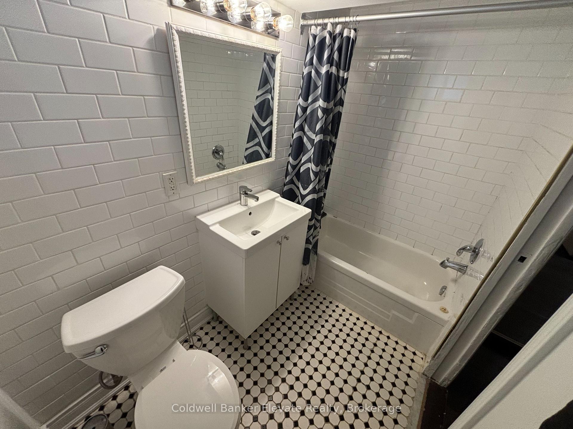 Photo 11 of Unit 4, 136 Argyle Street, Toronto, Trinity-Bellwoods — HOMEH