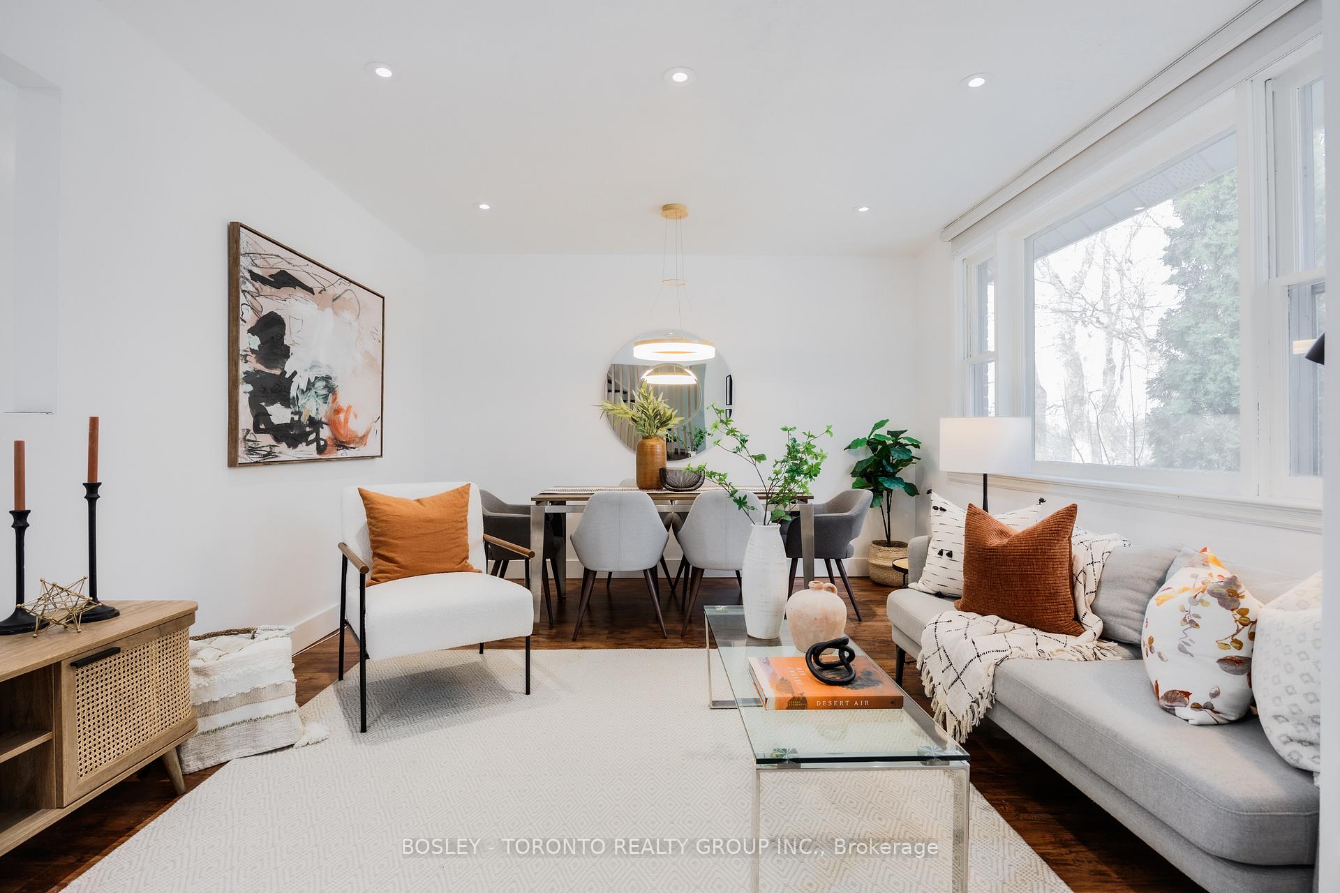 Photo 2 of 328 Chisholm Avenue, Toronto, Woodbine-Lumsden — HOMEH