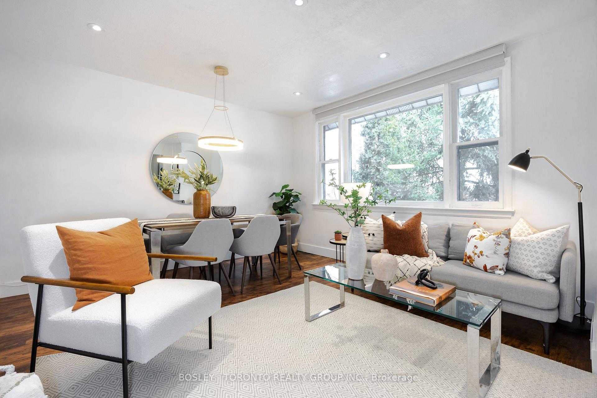 Photo 3 of 328 Chisholm Avenue, Toronto, Woodbine-Lumsden — HOMEH